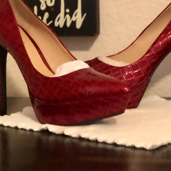 NWT Gianni Bini Reptile Embossed Red Patent Leather Platform Pumps/Heels, 7.5 - Picture 6 of 16
